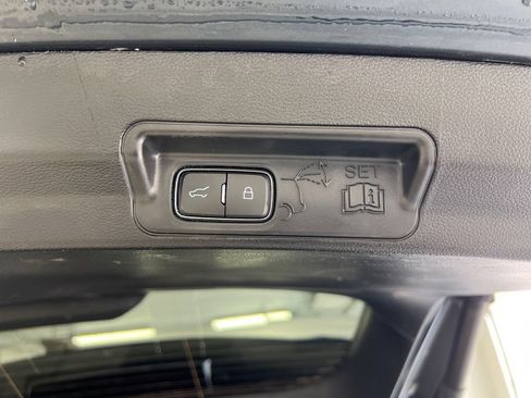 Used 2022 Ford Explorer XLT w/ Equipment Group 202A AWD/4WD image 11
