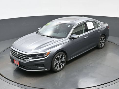 Used 2021 Volkswagen Passat 2.0T SE FWD image 32