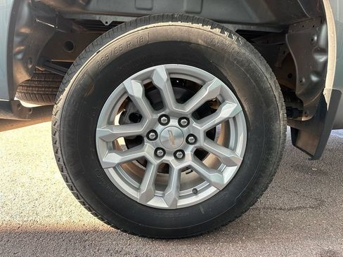 Used 2024 Chevrolet Silverado 1500 LT AWD/4WD image 39