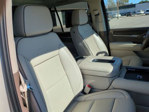 Used 2021 GMC Yukon Denali w/ Denali Ultimate Package image 31