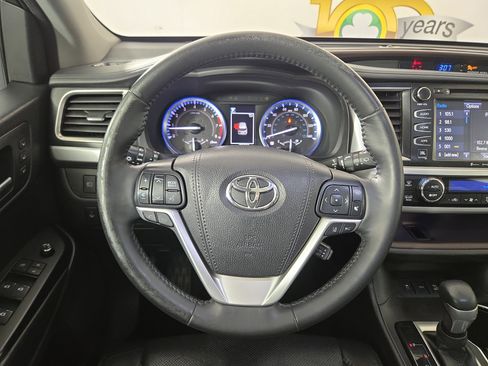 Used 2017 Toyota Highlander Limited Platinum image 16