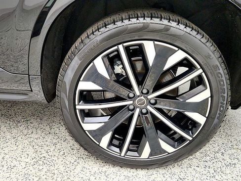 Used 2025 Volvo XC90 B6 Ultra AWD/4WD image 9