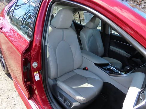 Used 2018 Toyota Camry XSE w/ Protection Package (Q2) image 17