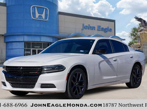 Used 2019 Dodge Charger SXT w/ Blacktop Package image 1