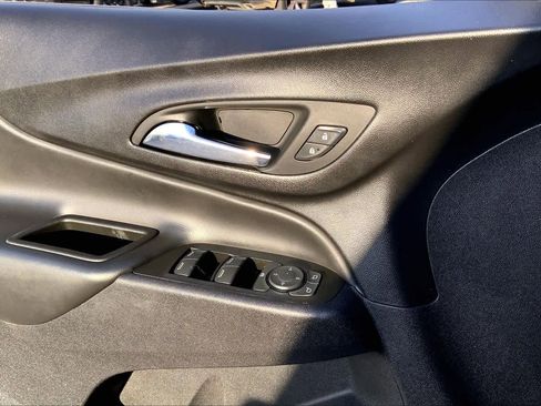 Used 2022 Chevrolet Equinox LT image 32