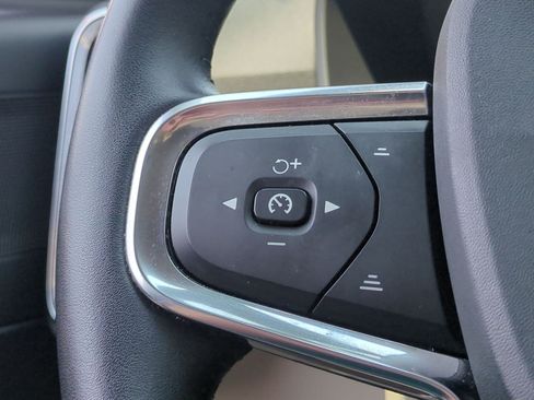 Used 2019 Volvo XC40 T4 Momentum FWD image 19