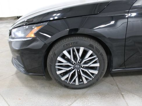 Used 2024 Nissan Altima 2.5 SV FWD image 34