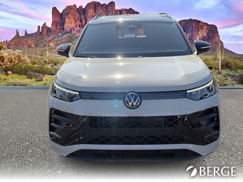 New 2026 Volkswagen Tiguan SE R-Line FWD image 10