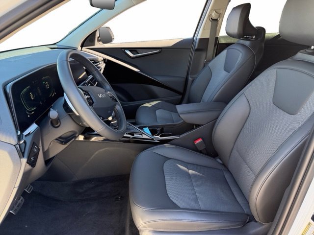 Certified 2025 Kia Niro EX Touring FWD image 9