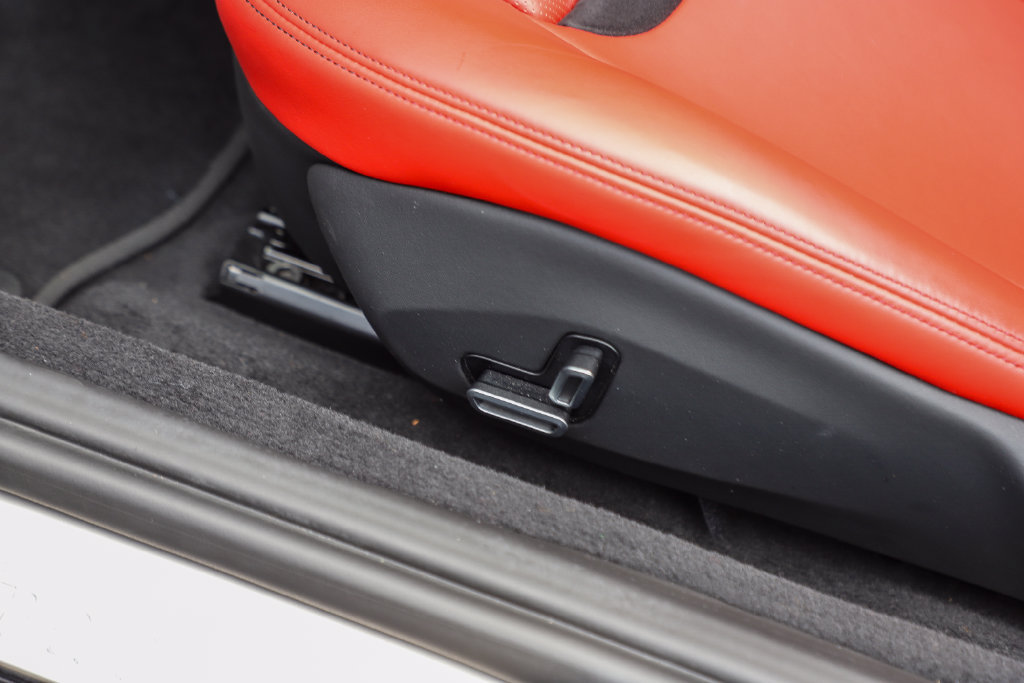 Certified 2025 Ferrari Roma Spider RWD image 57