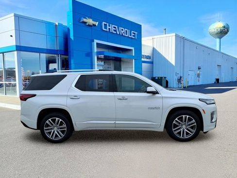 Used 2024 Chevrolet Traverse High Country AWD/4WD image 2