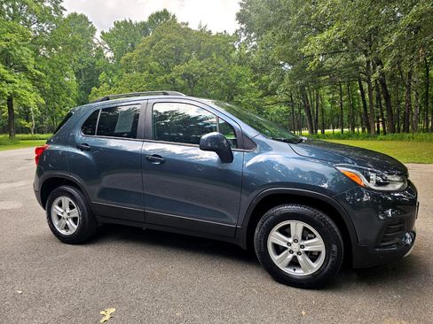 Used 2021 Chevrolet Trax LT w/ Driver Confidence Package image 3