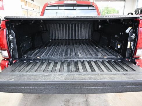 Used 2018 Toyota Tacoma TRD Off-Road image 8