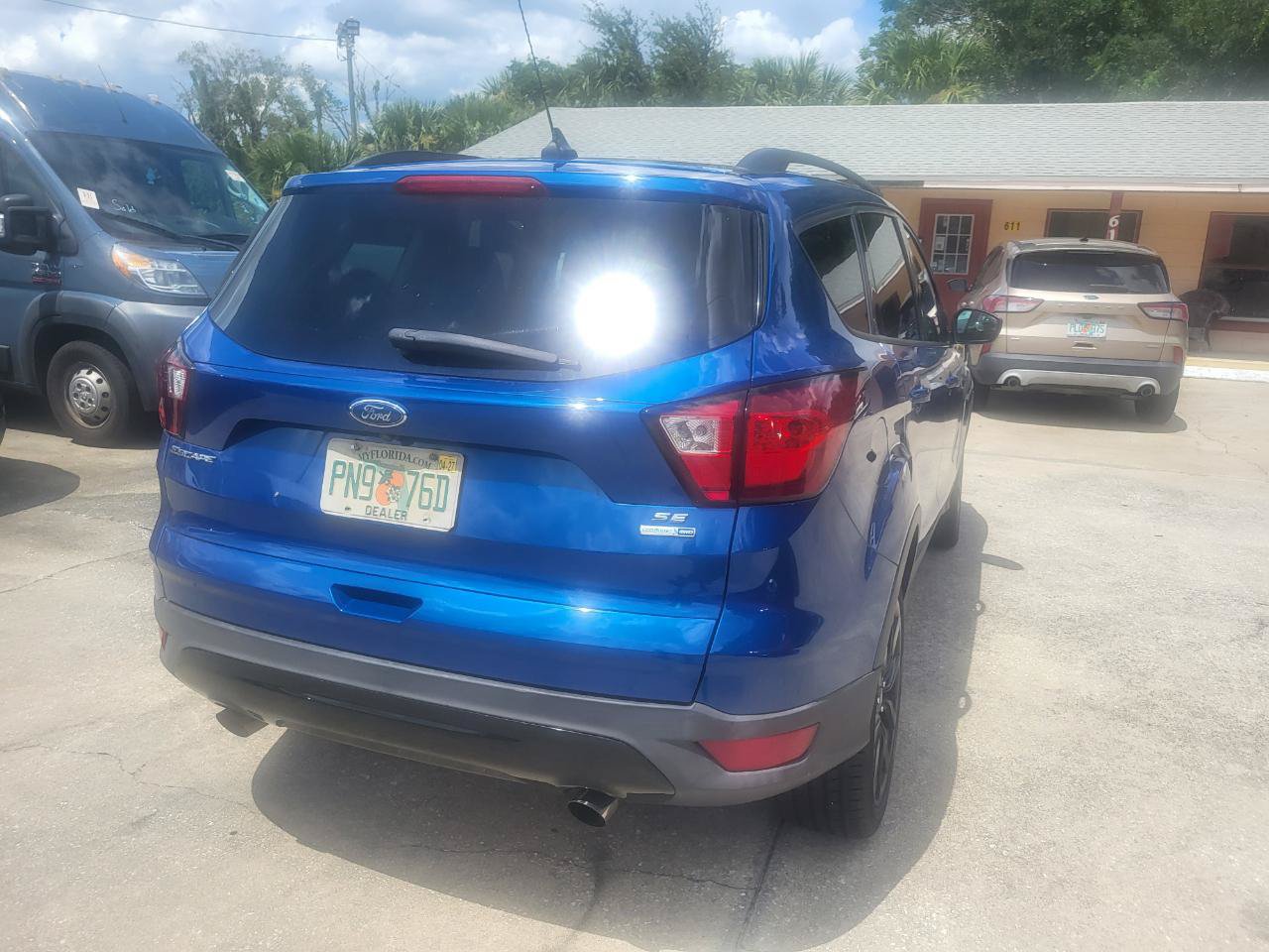 Used 2019 Ford Escape SE w/ SE Sport Appearance Package AWD/4WD image 13