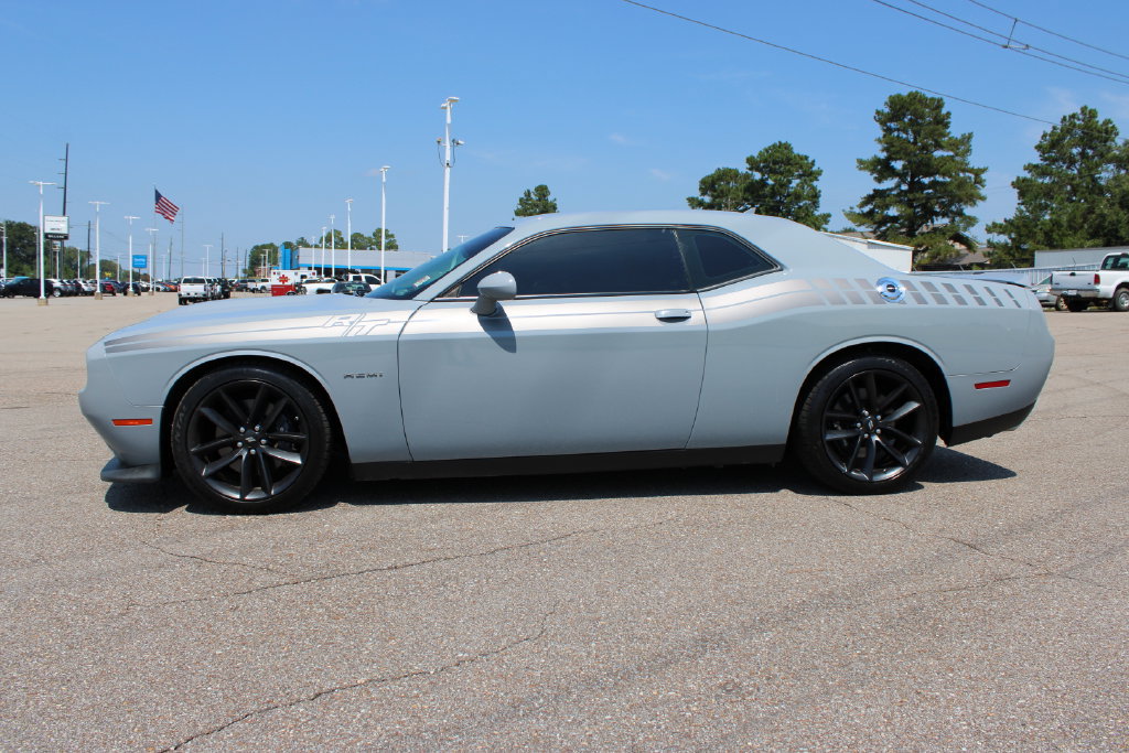 Used 2022 Dodge Challenger R/T w/ Performance Handling Group RWD image 4
