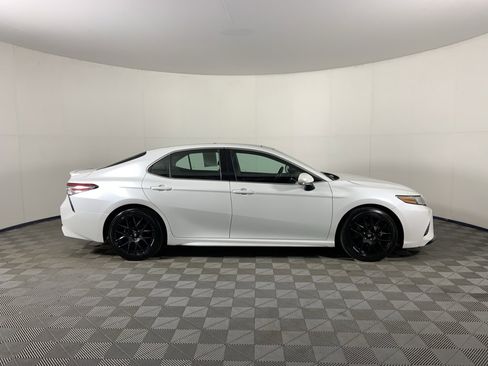 Used 2018 Toyota Camry XSE image 2