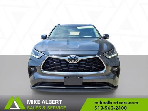 Used 2022 Toyota Highlander Limited AWD/4WD image 2