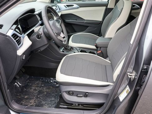 New 2025 Volkswagen Taos SE image 21