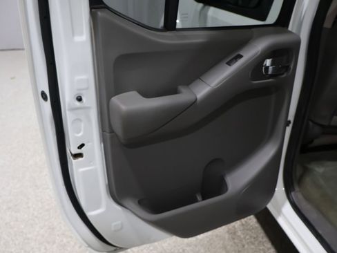 Used 2017 Nissan Frontier SV image 19