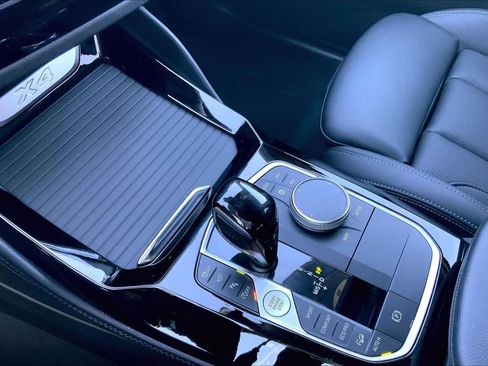 Used 2023 BMW X4 xDrive30i image 16