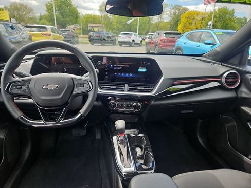 Used 2025 Chevrolet Trax RS w/ Driver Confidence Package FWD image 13