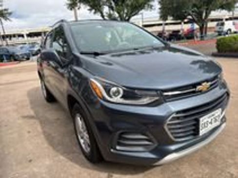 Used 2022 Chevrolet Trax LT AWD/4WD image 1