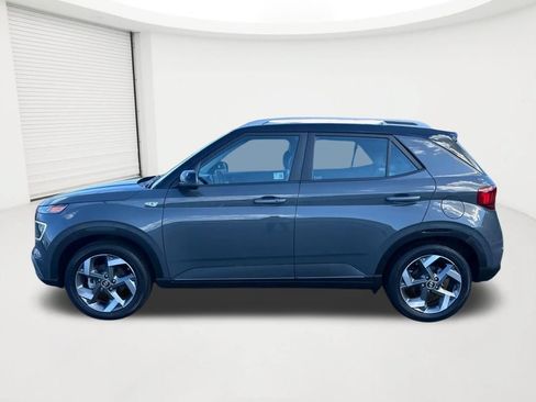 Used 2025 Hyundai Venue Limited FWD image 8