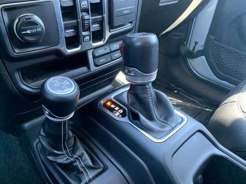 Used 2023 Jeep Wrangler Unlimited Sahara image 19