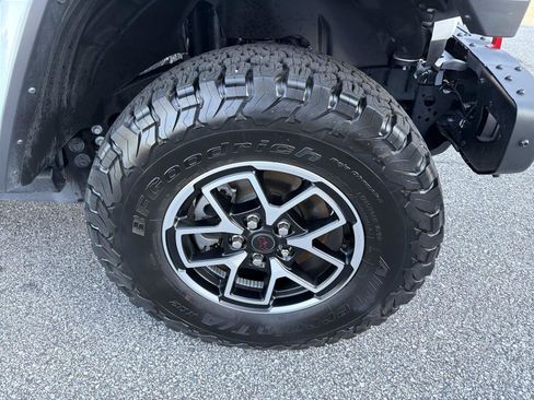 Used 2026 Jeep Wrangler Unlimited Rubicon AWD/4WD image 11