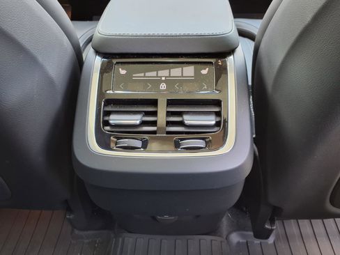 Used 2024 Volvo XC90 B6 Ultimate w/ Protection Package Premier AWD/4WD image 16