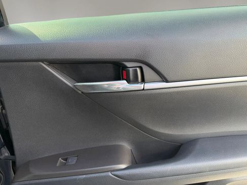 Used 2021 Toyota Camry LE w/ Carpet Mat Package (TMS) FWD image 37