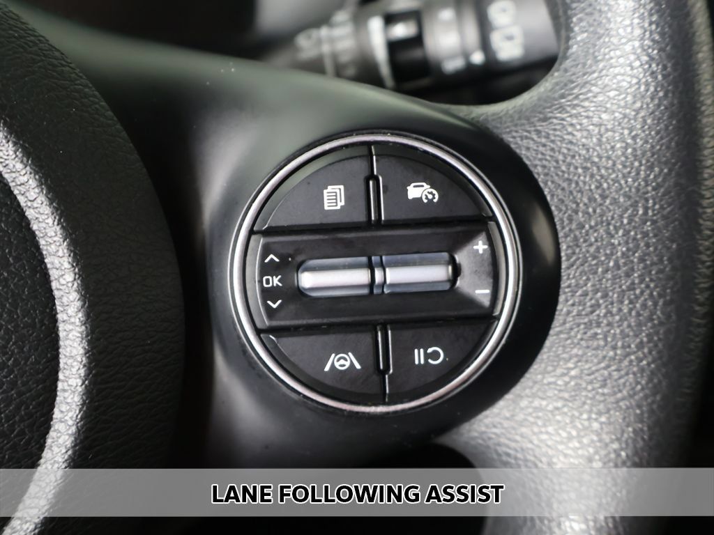 Used 2023 Kia Soul LX w/ LX Technology Package FWD image 3