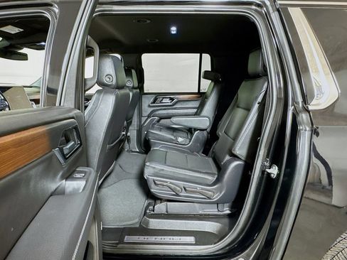 Used 2025 GMC Yukon XL Denali AWD/4WD image 23