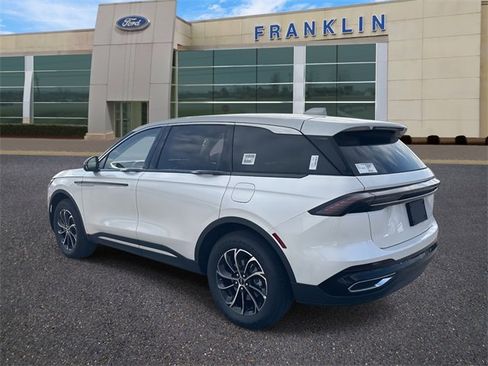 New 2026 Lincoln Nautilus Premier image 5