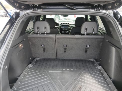 Used 2023 Chevrolet TrailBlazer RS w/ Technology Package FWD image 17
