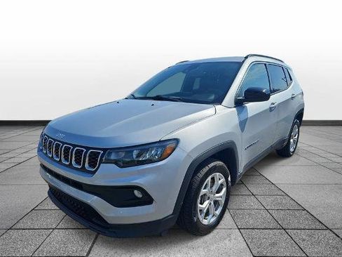 Used 2024 Jeep Compass Latitude AWD/4WD image 1