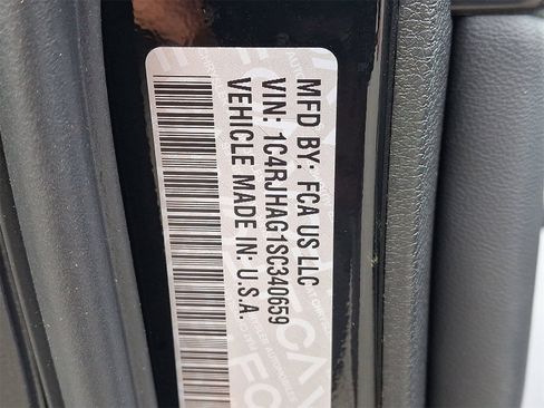 New 2025 Jeep Grand Cherokee Altitude image 13