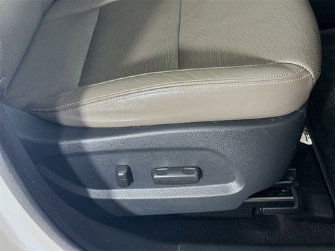 Used 2017 Hyundai Santa Fe Limited image 23