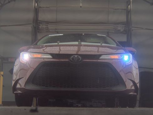 Used 2022 Toyota Corolla LE image 4