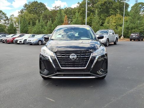 New 2025 Nissan Kicks Play S image 2