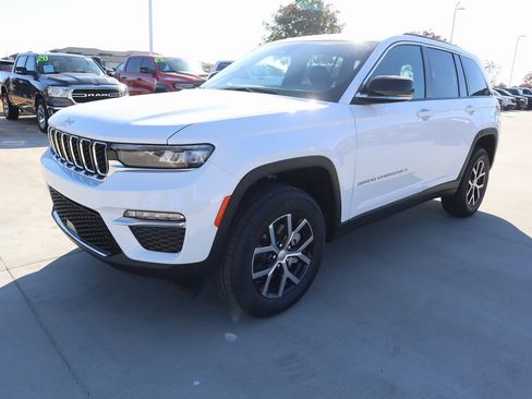 New 2025 Jeep Grand Cherokee Limited image 11