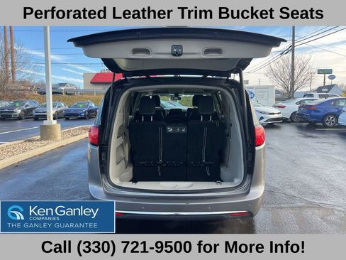 Used 2018 Chrysler Pacifica Touring-L image 50