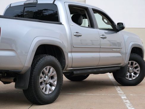 Used 2018 Toyota Tacoma SR5 RWD image 37