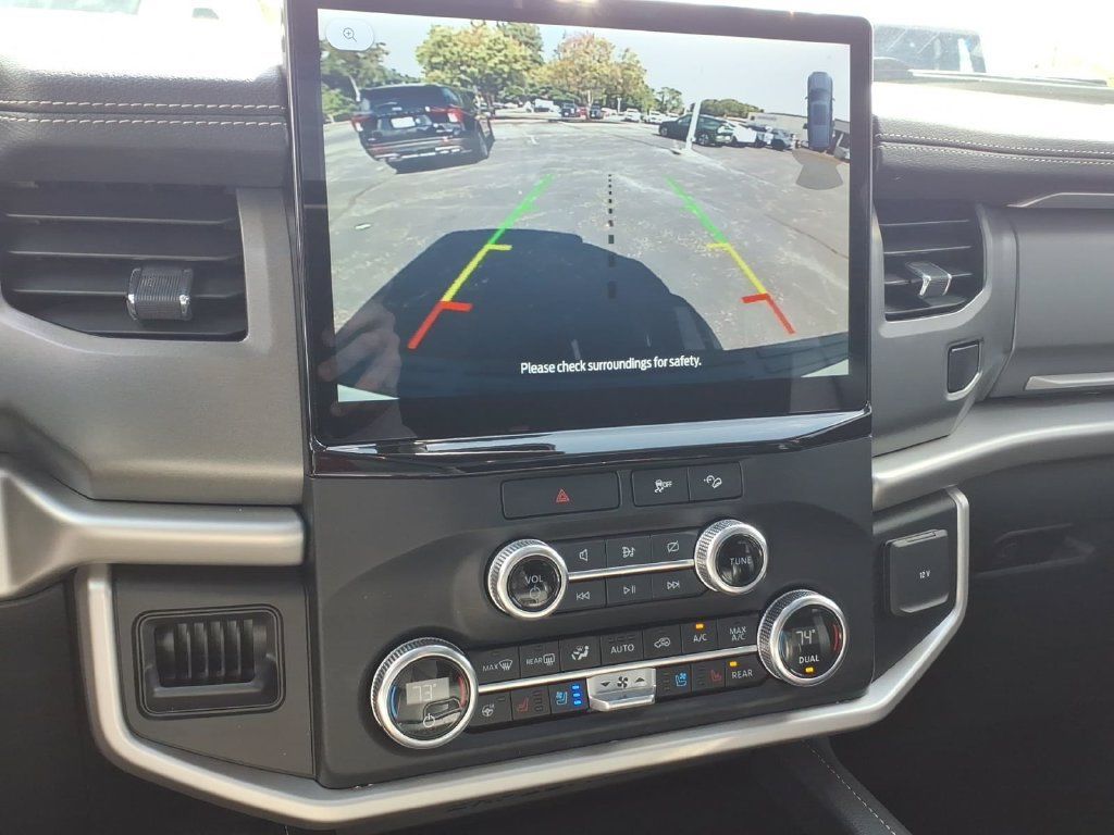 Used 2023 Ford Expedition XLT AWD/4WD image 25