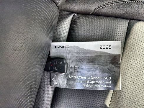 Used 2025 GMC Sierra 1500 SLT AWD/4WD image 40