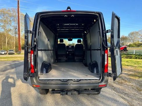 Used 2024 Mercedes-Benz Sprinter 2500 image 8