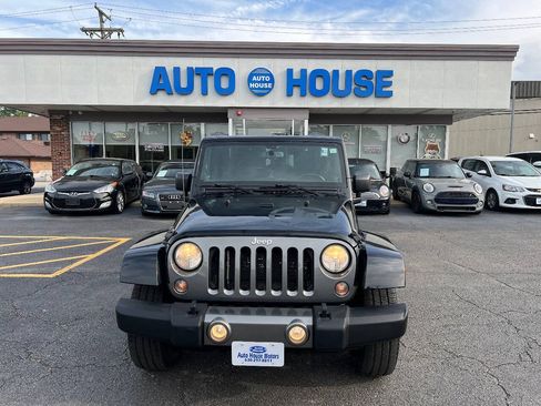 Used 2014 Jeep Wrangler Unlimited Sport AWD/4WD image 2