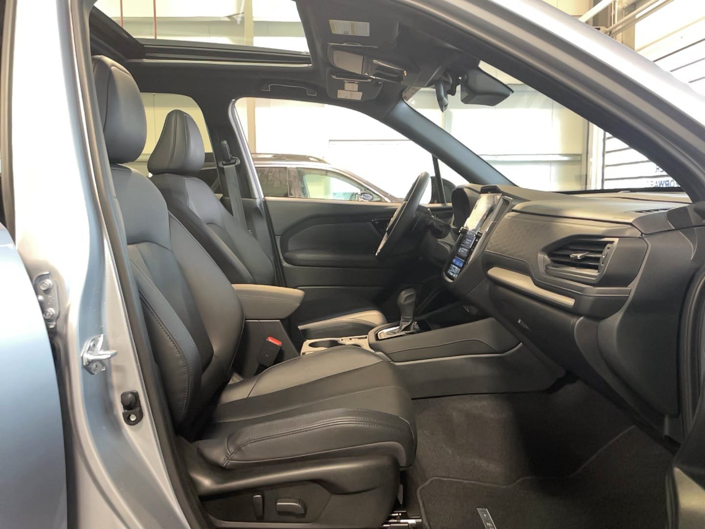 Used 2025 Subaru Forester Limited AWD/4WD image 23