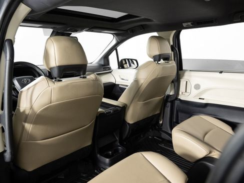 Used 2022 Toyota Sienna XLE image 20