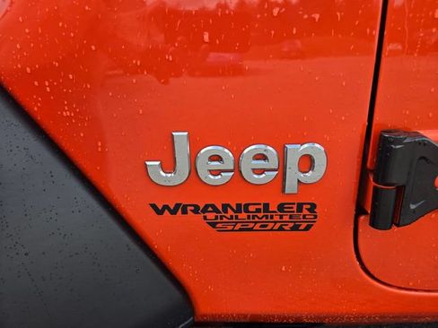 Used 2018 Jeep Wrangler Unlimited Sport S AWD/4WD image 16